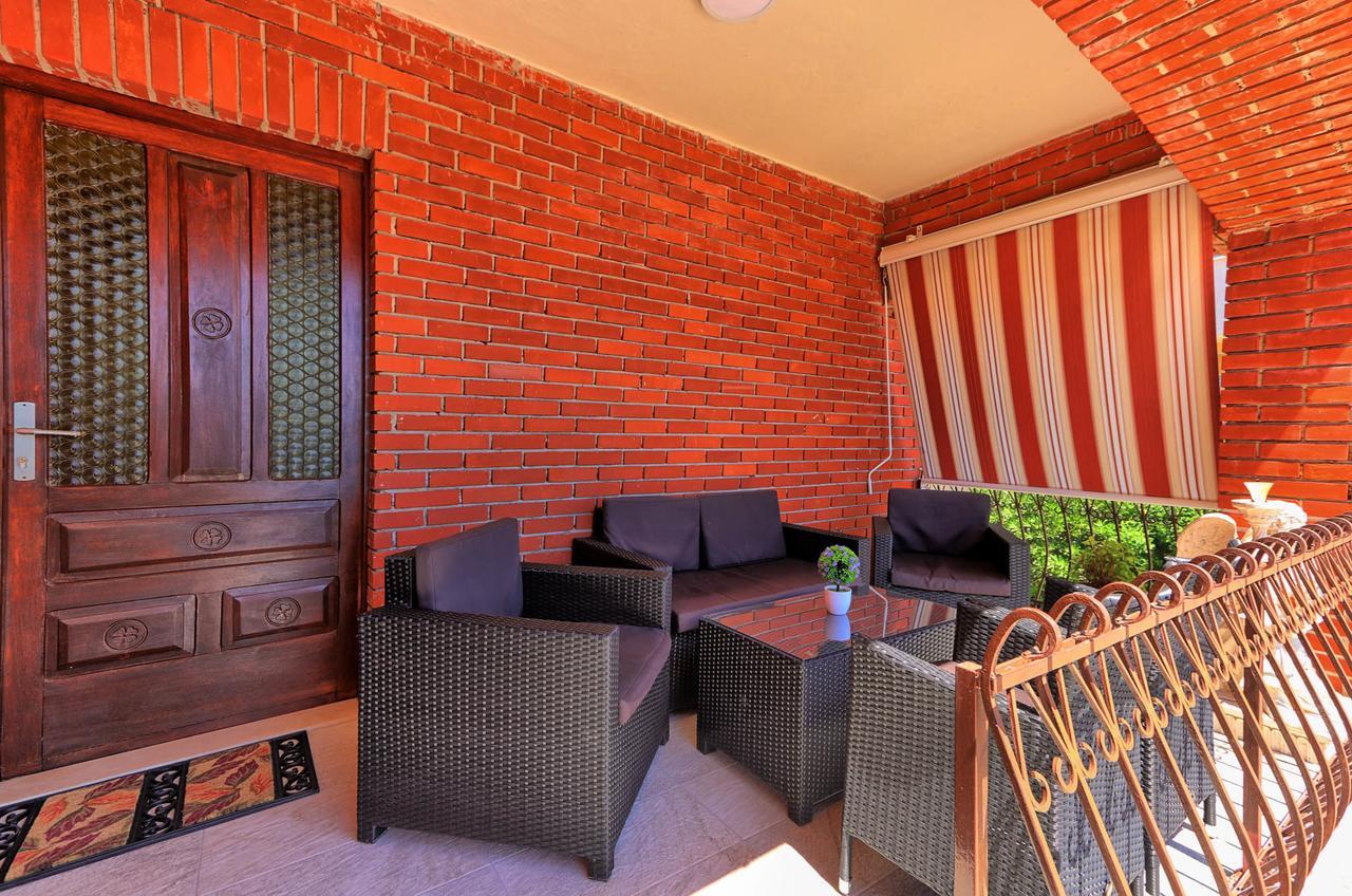 Guest House Darka Bijela Extérieur photo